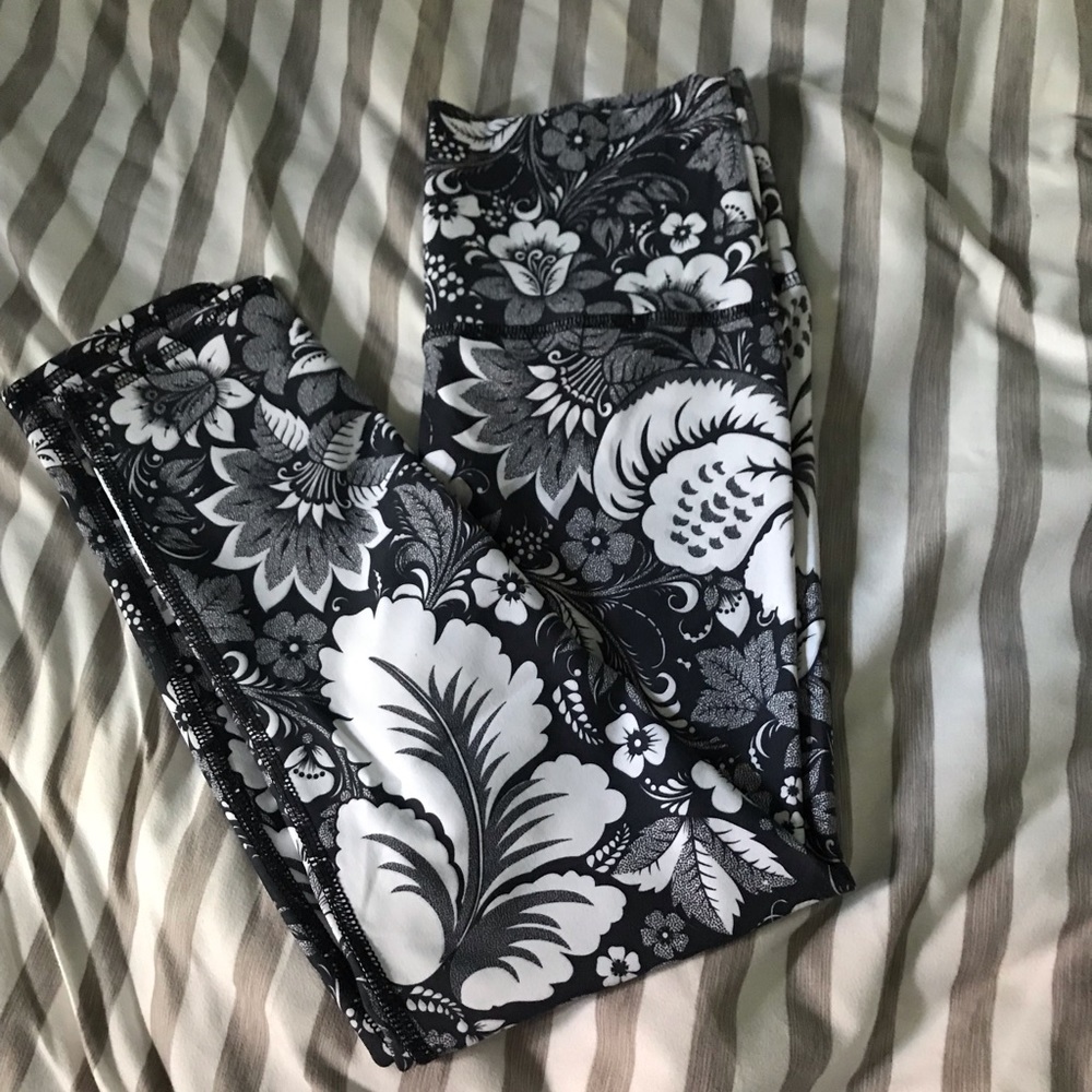 Floral crop leggings